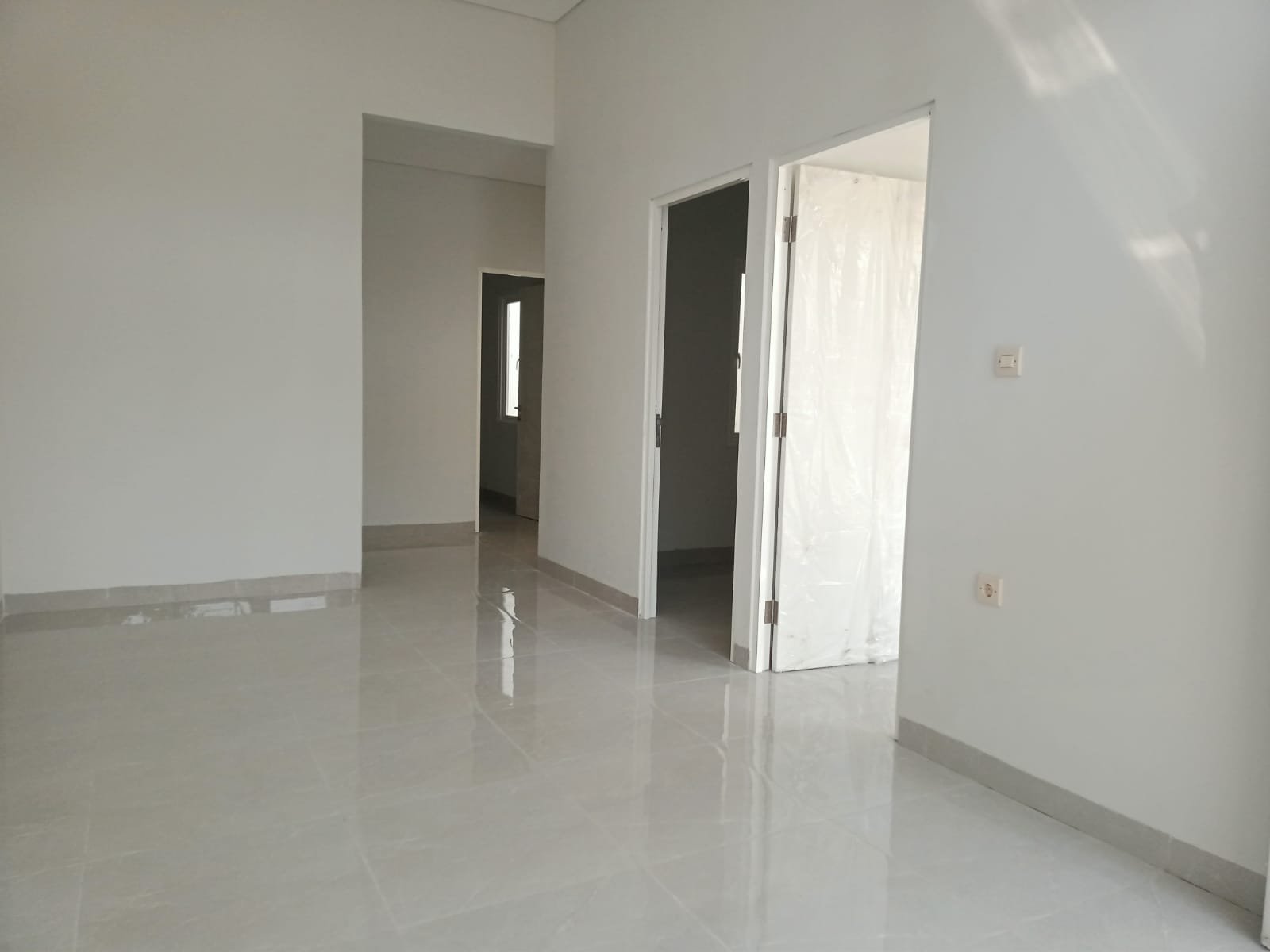 Kamar Mandi Modern Saniter Duduk